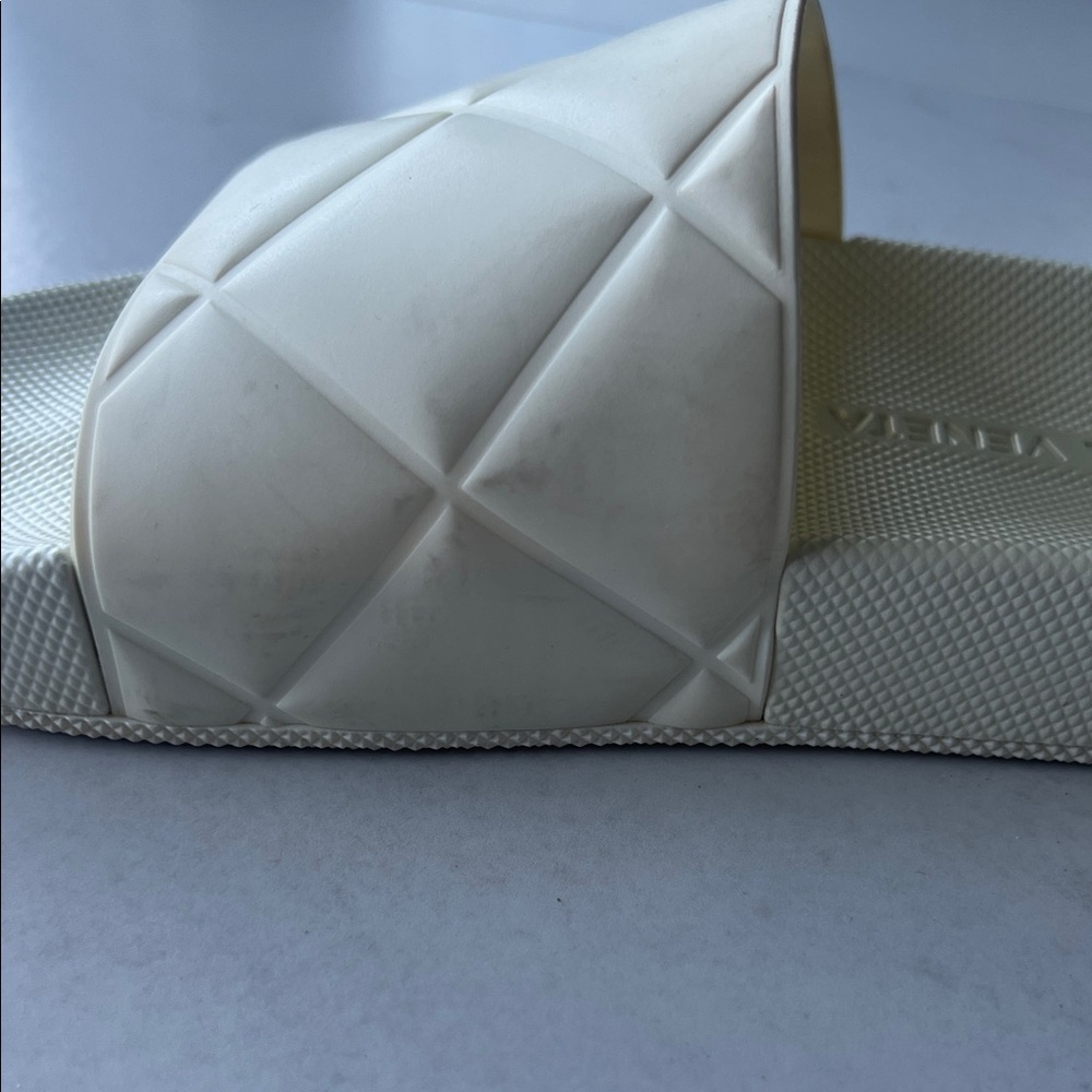 Bottega Veneta Cream Quilted Slide Sandals Size 34 - Picture 8 of 9